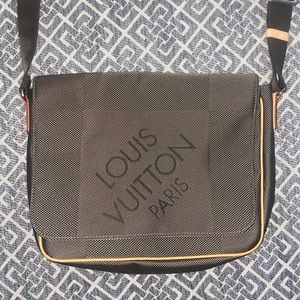 LOUIS VUITTON Messanger Shoulder Bag